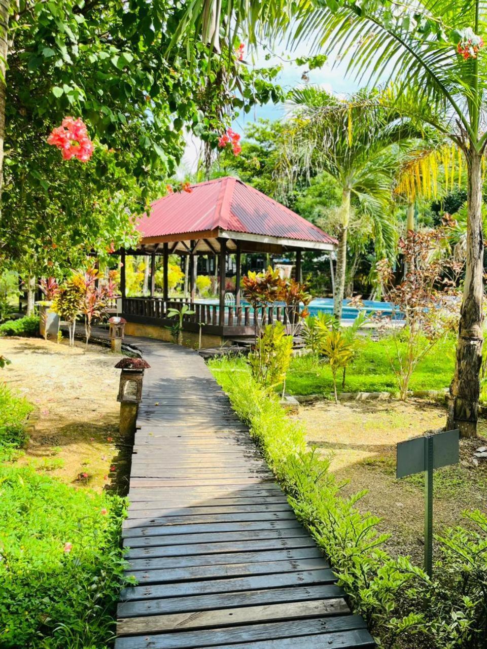 Kasuari Valley Beach Resort Соронг Екстер'єр фото